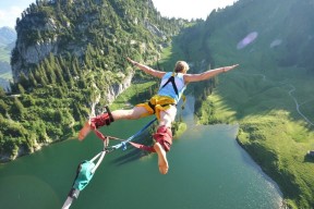 开云官网首页-CBA球队关注未来青年人才培养，cba青年队选拔要求